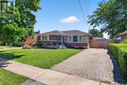 8 DUNRAVEN AVENUE  St. Catharines (Carlton/Bunting), ON L2M 6A7