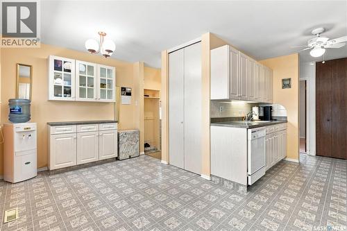 35 Elmview Road, Regina, SK - Indoor Photo Showing Kitchen