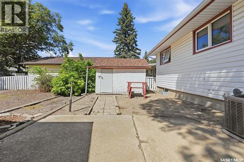35 Elmview Road, Regina, SK - Outdoor With Exterior