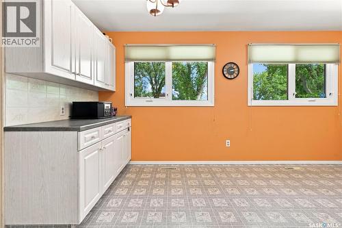 35 Elmview Road, Regina, SK - Indoor Photo Showing Kitchen