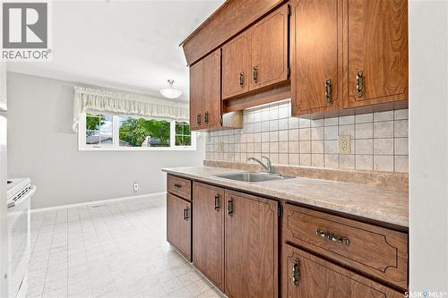 1813 Richardson Road, Saskatoon, SK - Indoor Photo Showing Kitchen