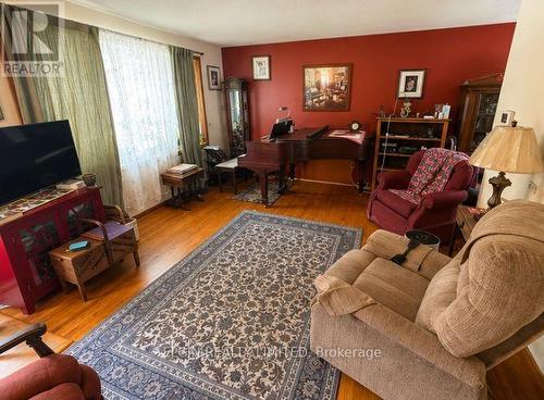 14 Glanworth Avenue, St. Thomas, ON - Indoor Photo Showing Living Room