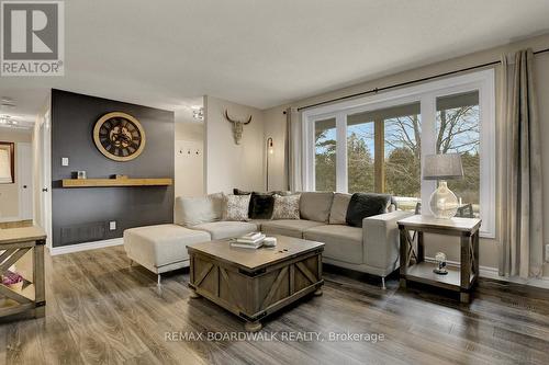 1505 7Th Line, Beckwith, ON - Indoor Photo Showing Living Room