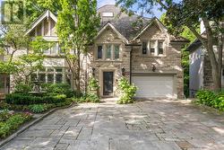 11 ORMSBY CRESCENT  Toronto, ON M5P 2V2