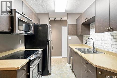 23 111 St Lawrence Crescent, Saskatoon, SK - Indoor Photo Showing Kitchen With Double Sink