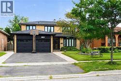 1596 MAPLE RIDGE Drive Mississauga, ON L4W 3C8