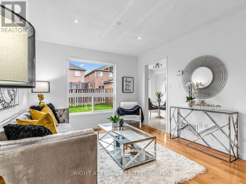 81 Briarcrest Drive, Markham, ON - Indoor Photo Showing Living Room