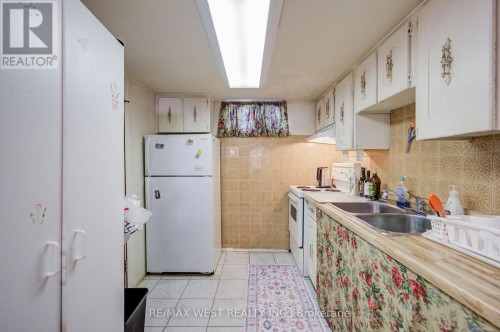 65 Ridge Point Crescent, Toronto, ON 