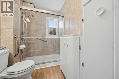 641 Maple Avenue, Sarnia, ON - Indoor Photo Showing Bathroom