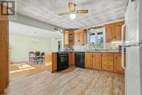 352 Lacasse Avenue, Ottawa, ON - Indoor Photo Showing Kitchen
