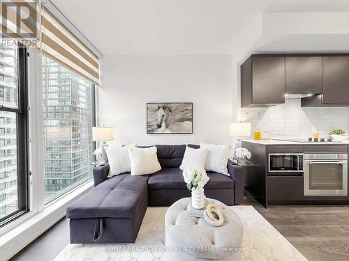 2807 - 55 Mercer Street, Toronto, ON - Indoor Photo Showing Living Room