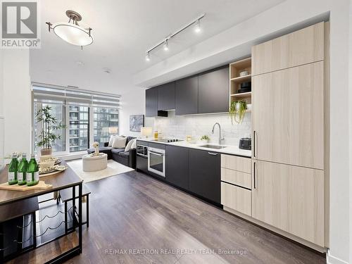2807 - 55 Mercer Street, Toronto, ON - Indoor Photo Showing Kitchen With Upgraded Kitchen