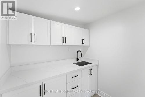 522 Cannon Street E, Hamilton, ON - Indoor Photo Showing Kitchen