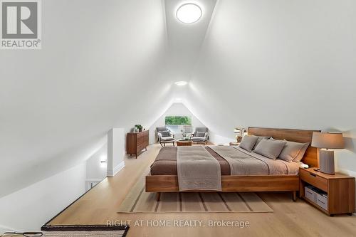 522 Cannon Street E, Hamilton, ON - Indoor Photo Showing Bedroom