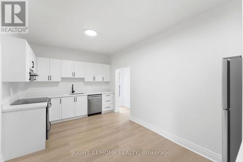 522 Cannon Street E, Hamilton, ON - Indoor Photo Showing Kitchen