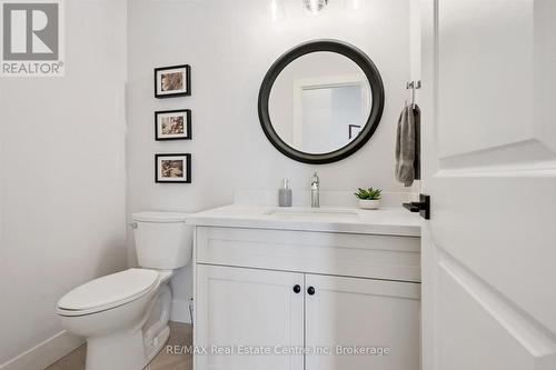 58 Carriage Crossing, Mapleton, ON - Indoor Photo Showing Bathroom