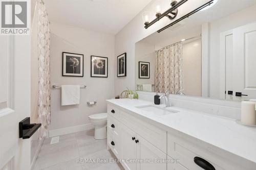 58 Carriage Crossing, Mapleton, ON - Indoor Photo Showing Bathroom