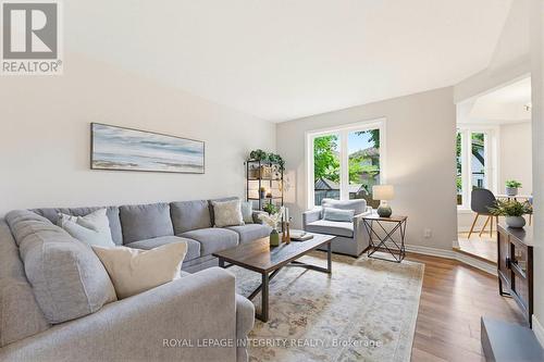 116 Springcreek Crescent, Ottawa, ON - Indoor Photo Showing Living Room