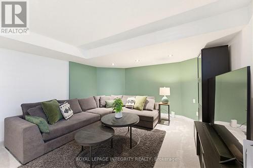 116 Springcreek Crescent, Ottawa, ON - Indoor Photo Showing Living Room