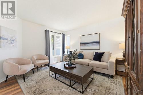 116 Springcreek Crescent, Ottawa, ON - Indoor Photo Showing Living Room