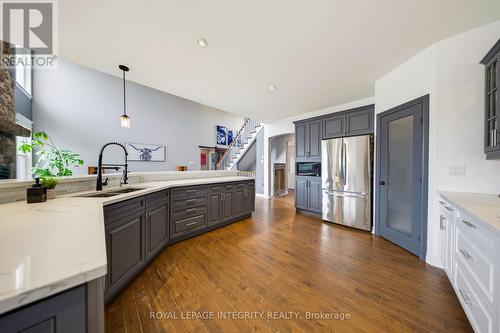 562 Pennycross Lane, Ottawa, ON - Indoor Photo Showing Kitchen With Double Sink
