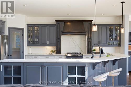 562 Pennycross Lane, Ottawa, ON - Indoor Photo Showing Kitchen With Upgraded Kitchen