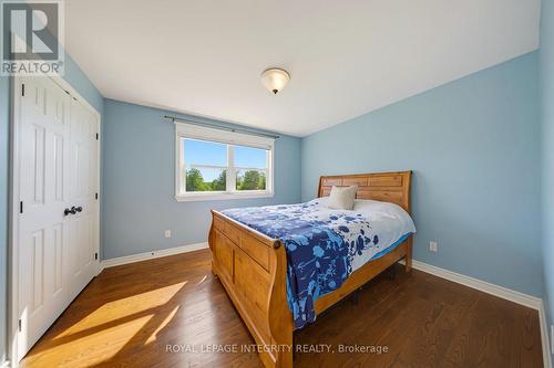 562 Pennycross Lane, Ottawa, ON - Indoor Photo Showing Bedroom