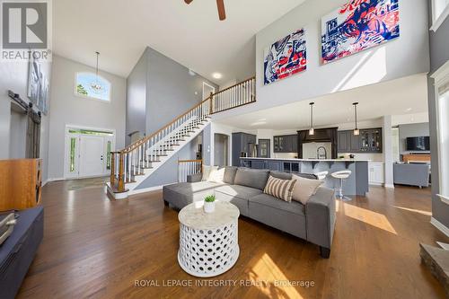 562 Pennycross Lane, Ottawa, ON - Indoor Photo Showing Living Room