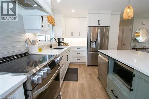 127 Cleary Avenue, Dunnville, ON - Indoor Photo Showing Kitchen With Upgraded Kitchen