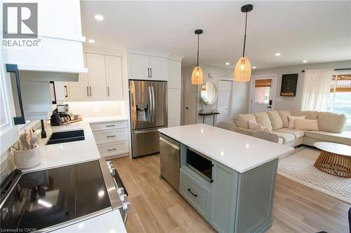 127 Cleary Avenue, Dunnville, ON - Indoor Photo Showing Kitchen With Double Sink With Upgraded Kitchen