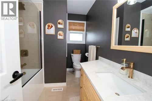 127 Cleary Avenue, Dunnville, ON - Indoor Photo Showing Bathroom