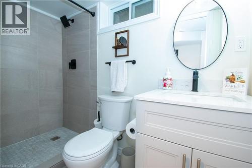 127 Cleary Avenue, Dunnville, ON - Indoor Photo Showing Bathroom