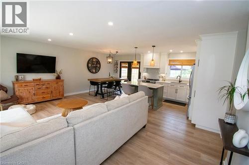 127 Cleary Avenue, Dunnville, ON - Indoor Photo Showing Living Room