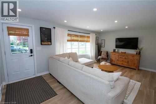 127 Cleary Avenue, Dunnville, ON - Indoor Photo Showing Living Room