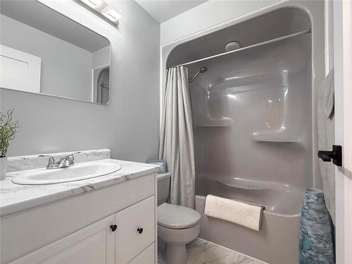 4pc Bath on Main Floor - 115 Mcvicar Crescent, Brandon, MB - Indoor Photo Showing Bathroom