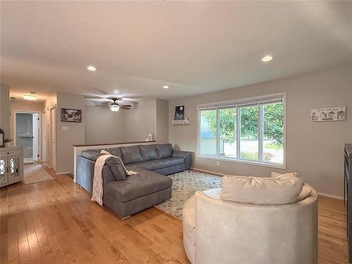 Lots of Natural Light - 115 Mcvicar Crescent, Brandon, MB - Indoor Photo Showing Living Room
