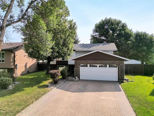 Unistone Driveway - 115 Mcvicar Crescent, Brandon, MB - Outdoor