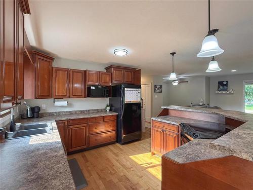All Appliances Included - 115 Mcvicar Crescent, Brandon, MB - Indoor Photo Showing Kitchen With Double Sink