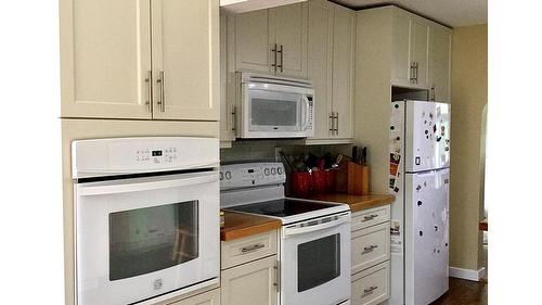 7957 Kincade Road, Kimberley, BC - Indoor Photo Showing Kitchen