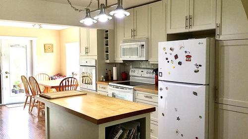 7957 Kincade Road, Kimberley, BC - Indoor Photo Showing Kitchen