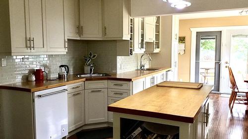 7957 Kincade Road, Kimberley, BC - Indoor Photo Showing Kitchen With Upgraded Kitchen
