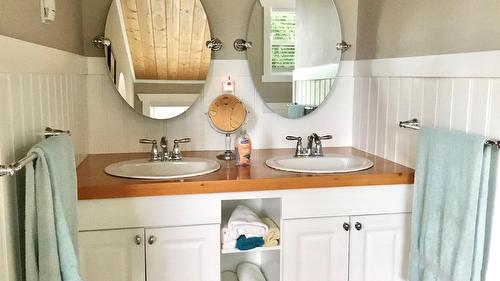 7957 Kincade Road, Kimberley, BC - Indoor Photo Showing Bathroom