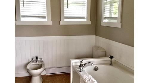 7957 Kincade Road, Kimberley, BC - Indoor Photo Showing Bathroom