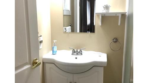 7957 Kincade Road, Kimberley, BC - Indoor Photo Showing Bathroom