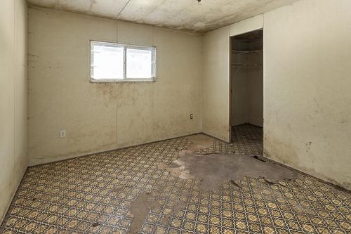 122 Silvercrest Road, Kitchener, BC - Indoor Photo Showing Other Room