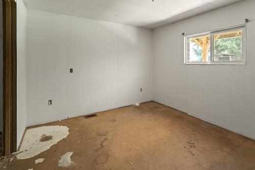 122 Silvercrest Road, Kitchener, BC - Indoor Photo Showing Other Room
