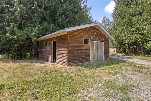 122 Silvercrest Road, Kitchener, BC - Outdoor