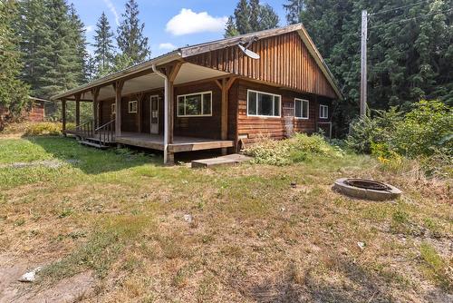 122 Silvercrest Road, Kitchener, BC - Outdoor