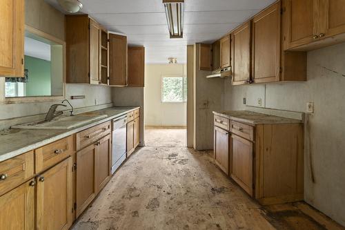 122 Silvercrest Road, Kitchener, BC - Indoor Photo Showing Kitchen