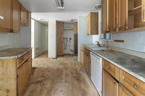 122 Silvercrest Road, Kitchener, BC - Indoor Photo Showing Kitchen